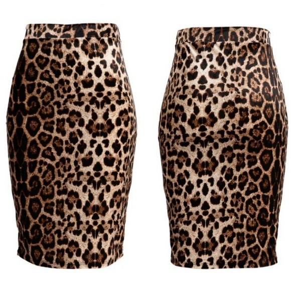 ⭐last one⭐Pencil Me Leopard Print skirt - Picture 2 of 3